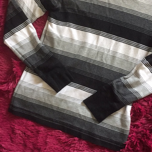 Carbon grey black white striped long-sleeve shirt - Picture 3 of 8